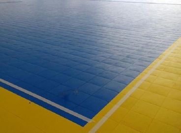 Cina Portable Interlocking Sports Flooring, Grip Modular Sports Flooring yang Luar Biasa pabrik